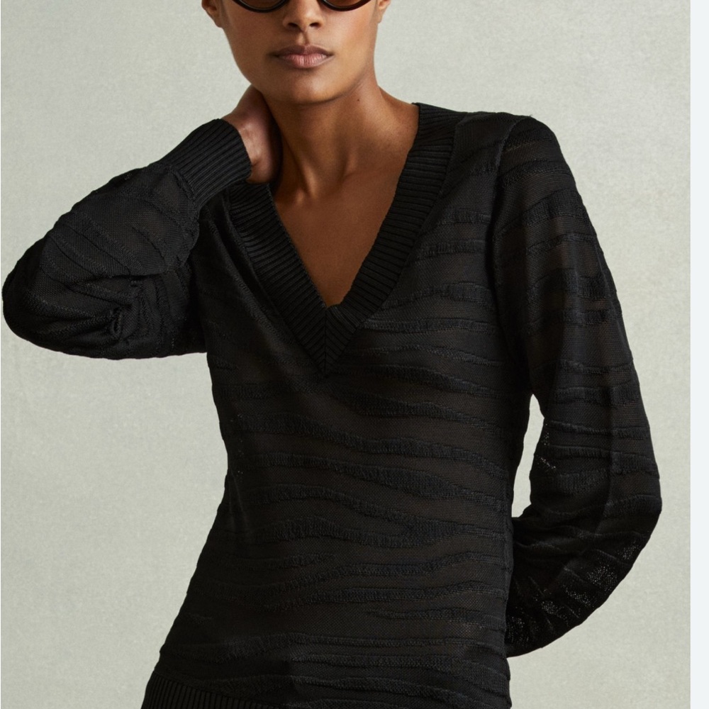 Reiss Zana
Striped V-Neck Jumper Sweater in Black
